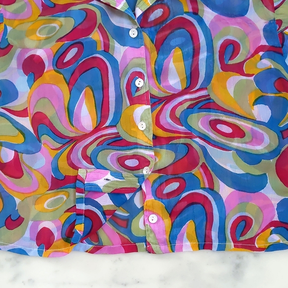 NWOT. 100% Rayon Short Sleeve Sheer Shirt with multi color patterns. - Picture 4 of 4
